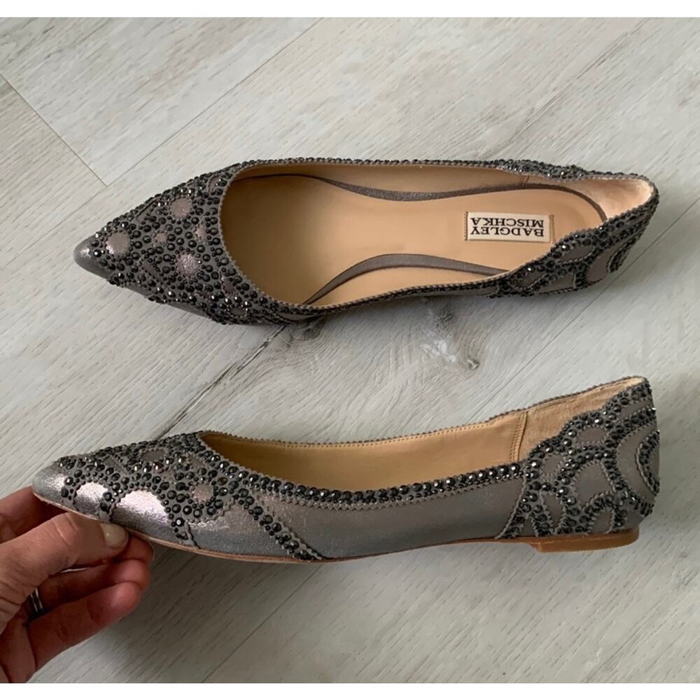 Badgley Mischka Gigi Pewter Crystal Pointed Toe Flat Shoes Size 7.5